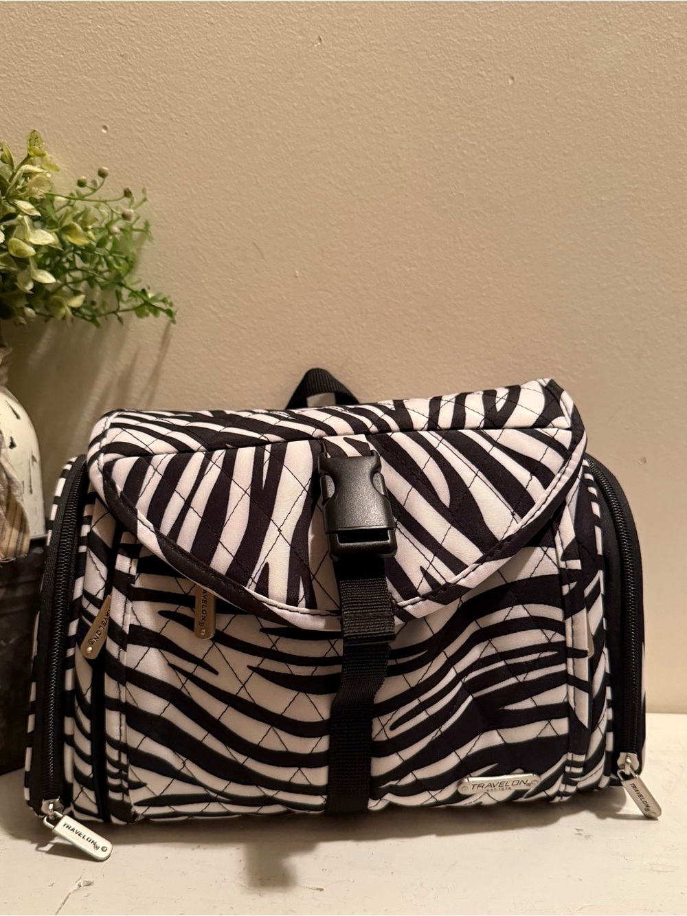 Travelon Black & White Zebra-Pattern Hanging Toiletry Organizer NWOT